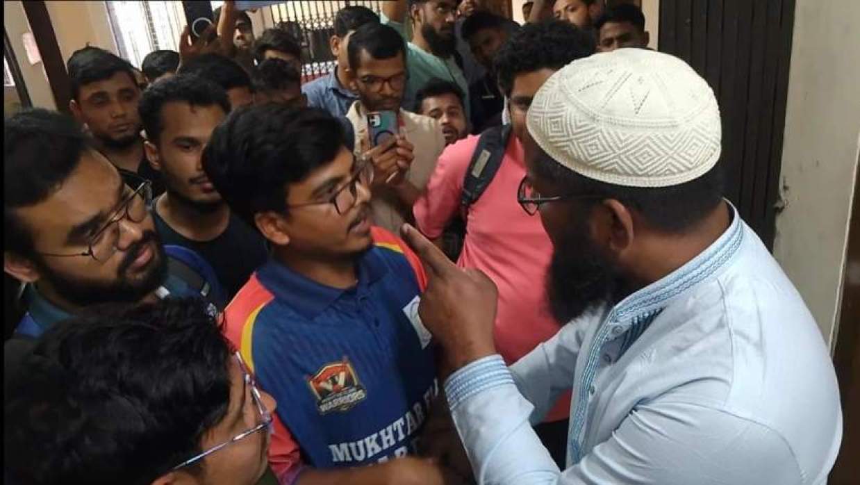 জাতীয়তাবাদী ফোরামের আলোচনা সভায় সাংবাদিক প্রবেশে সাদা দলের আহ্বায়কের বাধা 