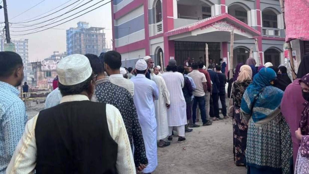 শেরপুর-৩ ও বগুড়া-৬ আসনে কড়া নিরাপত্তায় ভোট গ্রহণ শুরু