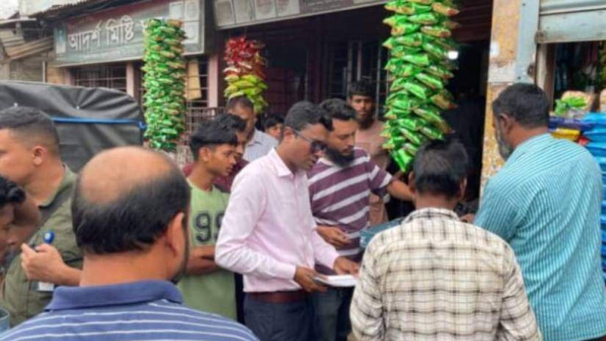 অবৈধ পার্কিং ও উল্টো পথে যান চলানোর অভিযোগে জরিমানা