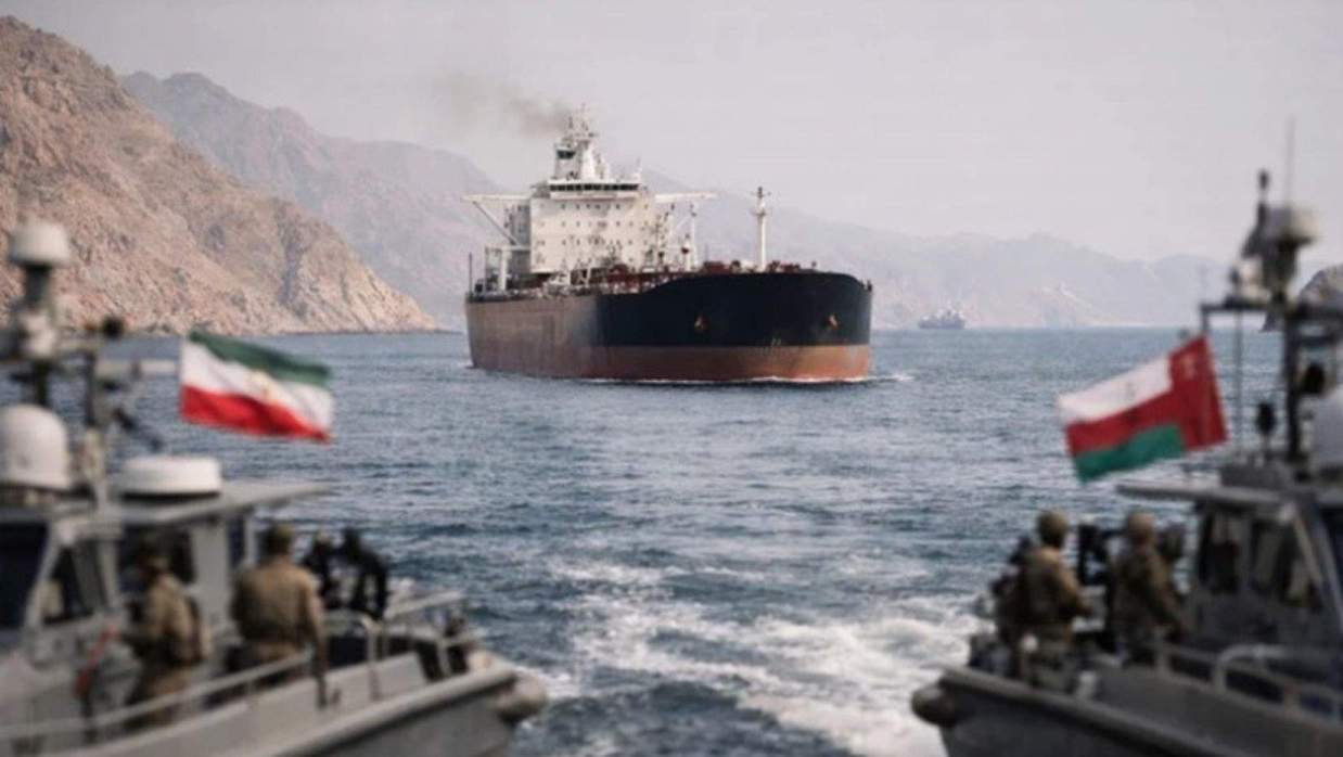 দিনে চলবে মাত্র ১৫টি জাহাজ, হরমুজ প্রণালিতে নতুন নিয়ম আরোপ করল ইরান