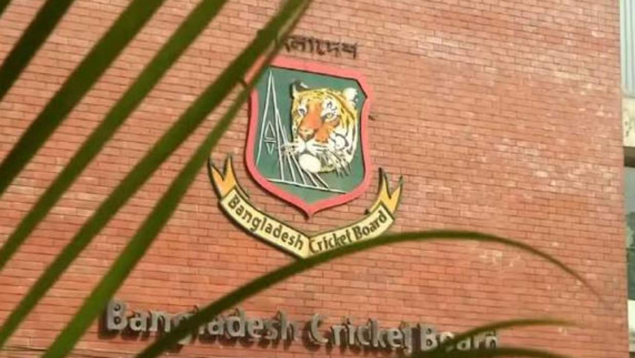 প্রিমিয়ার লিগে মাঠে থাকবে আইসিইউ অ্যাম্বুলেন্স