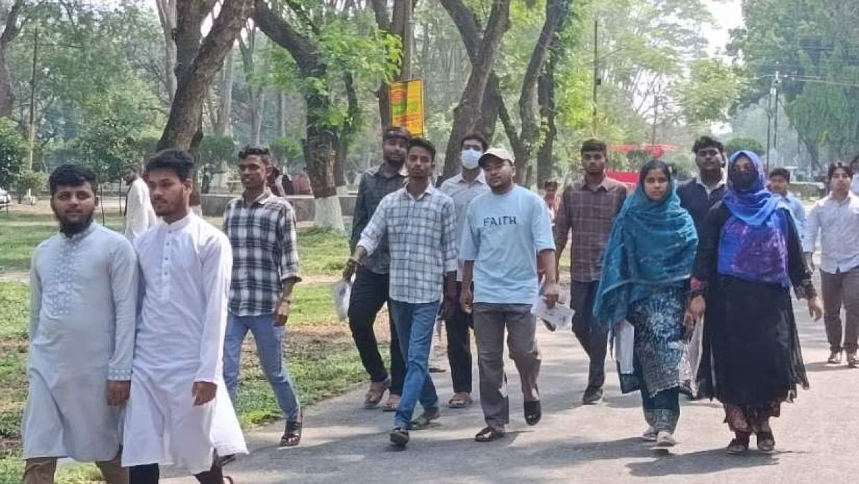 গুচ্ছভুক্ত ‘এ’ ইউনিটের ভর্তি পরীক্ষা শেষ, প্রশ্ন দেখুন এখানে