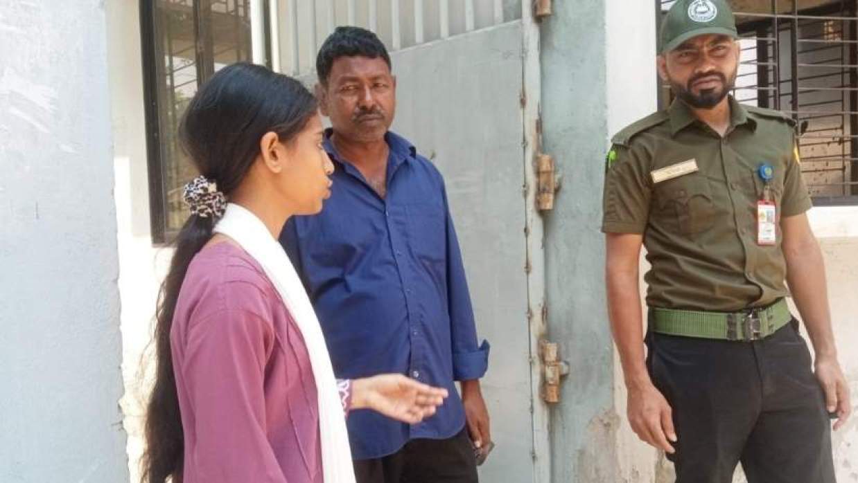 ৪০ মিনিট দেরি, গুচ্ছ ভর্তি পরীক্ষায় অংশ নিতে পারলেন না লামিয়া