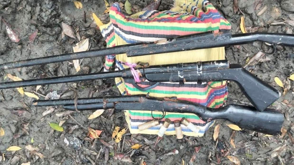 সুন্দরবনে অভিযান চালিয়ে অস্ত্র ও কার্তুজ উদ্ধার