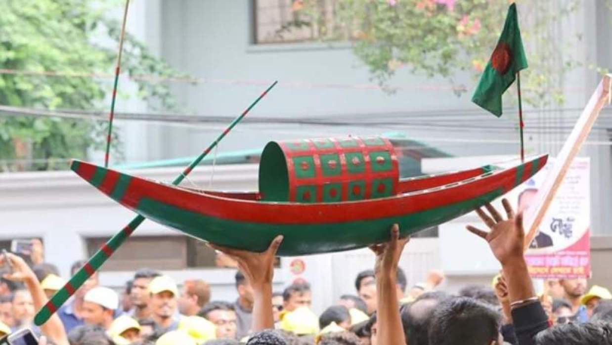 দল রক্ষায় শীর্ষ নেতাদের দেশে ফেরার আহ্বান আওয়ামী লীগের তৃণমূলের