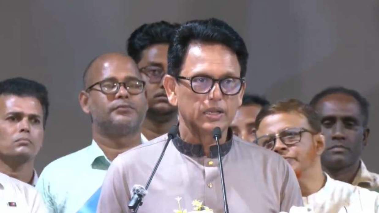 শিক্ষায় যত টাকা লাগে দেবেন প্রধানমন্ত্রী, কিন্তু আমি নিতে পারছি না