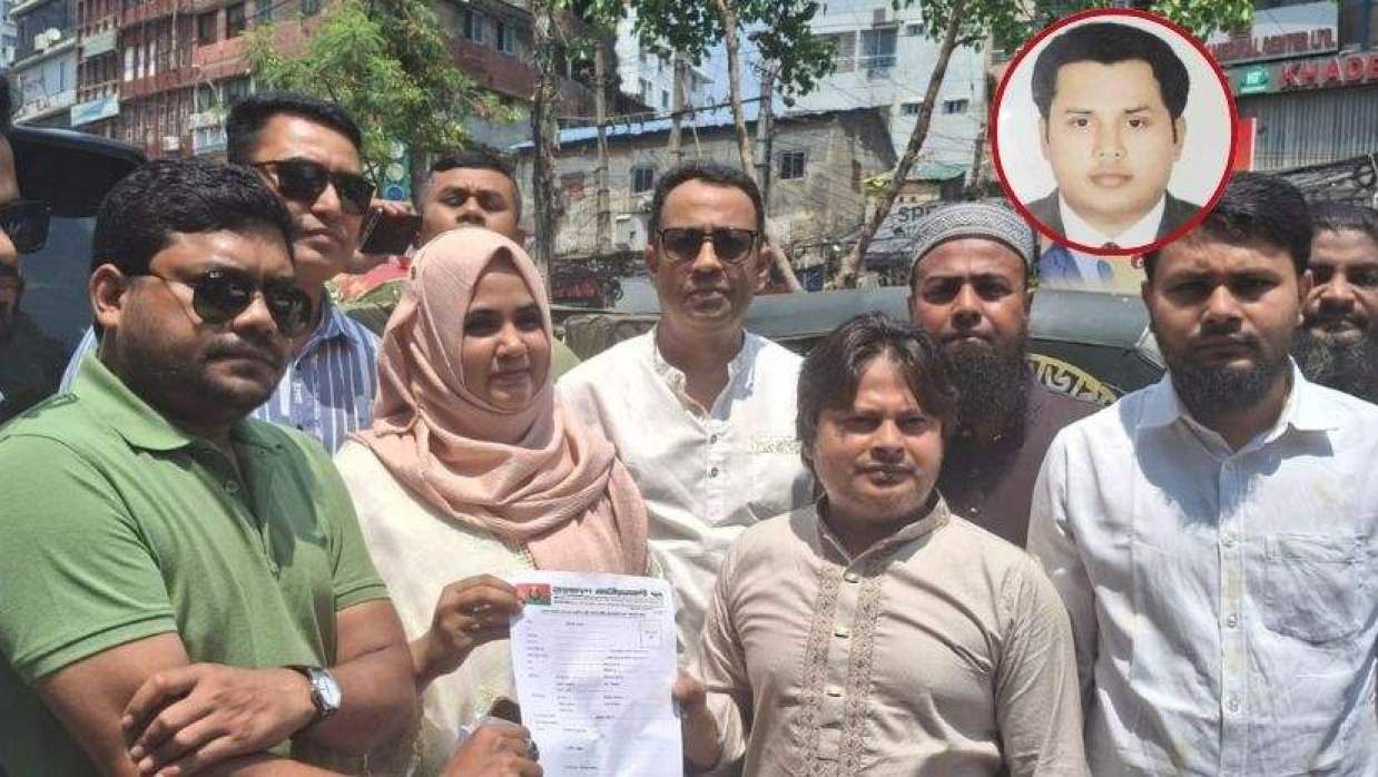 গুম হওয়া ছাত্রনেতা রাসেলের বোন লাবনীর বিএনপির মনোনয়ন সংগ্রহ