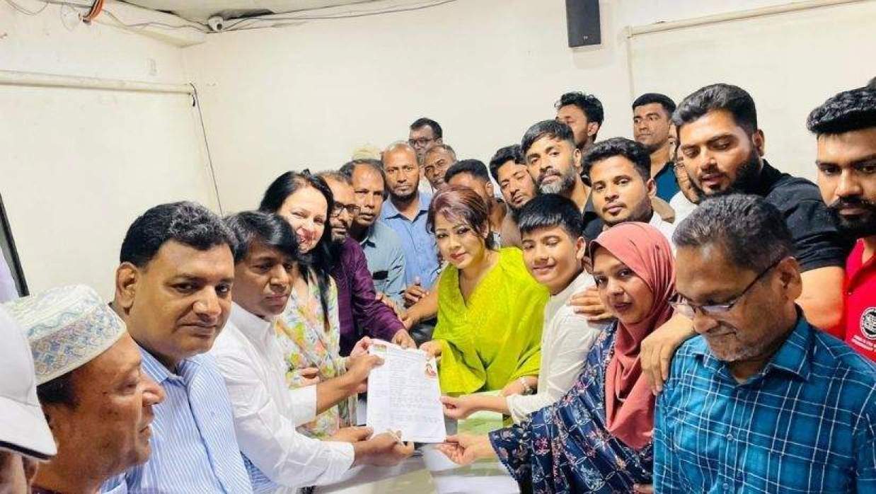 সংরক্ষিত নারী আসনের মনোনয়নপত্র নিলেন শফিউল বাবুর স্ত্রী বীথিকা