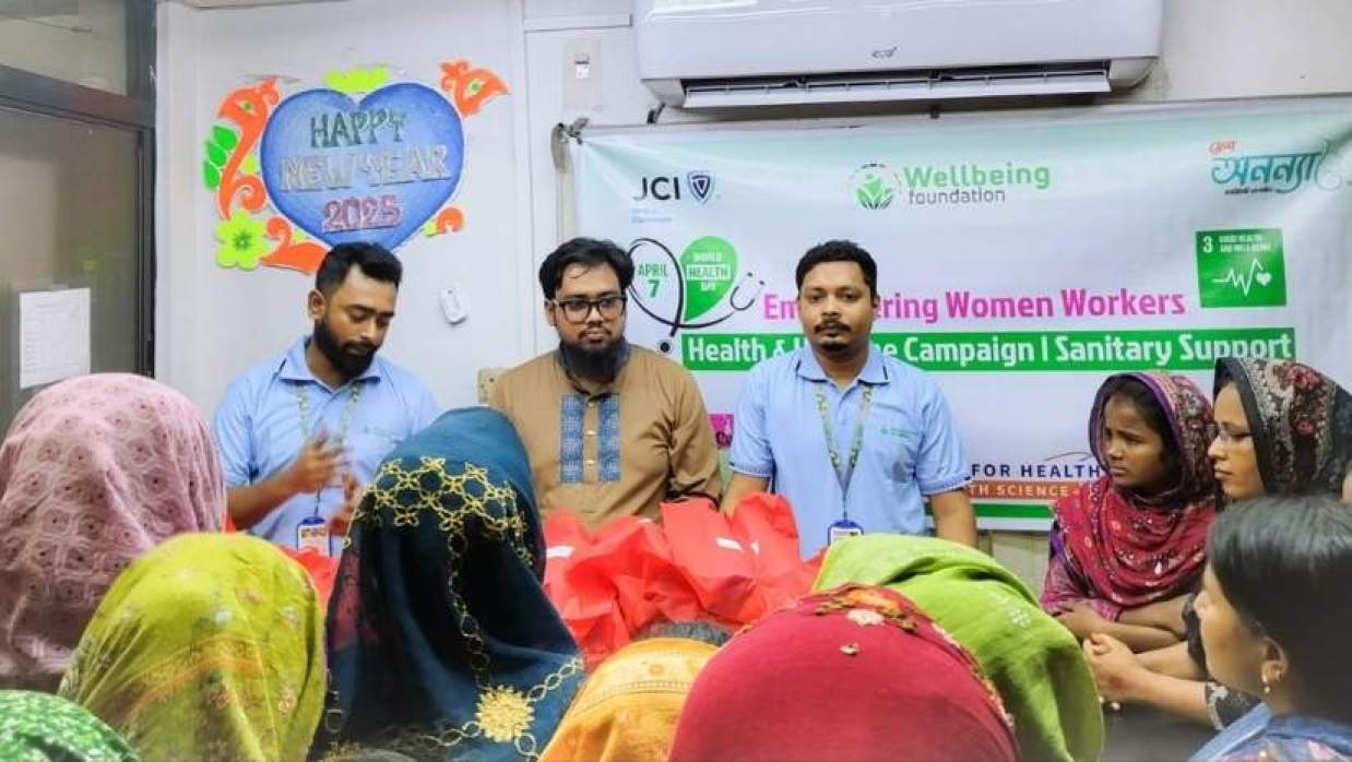 নারী গার্মেন্টস কর্মীদের নিয়ে স্বাস্থ্য সচেতনতা সেমিনার