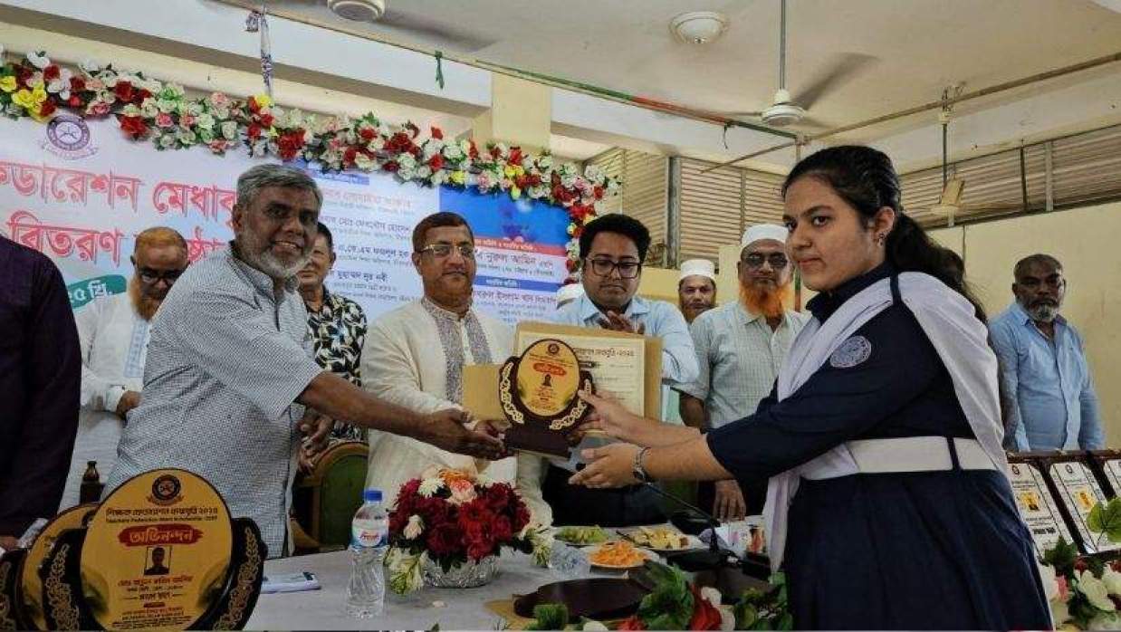 ২২৫ শিক্ষার্থীকে মেধাবৃত্তি ও সংবর্ধনা দিলো মিরসরাই শিক্ষক ফেডারেশন 