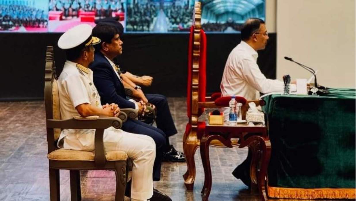 সেনাবাহিনীর দরবারে প্রথমবার অংশ নিলেন প্রধানমন্ত্রী