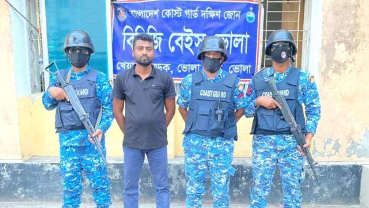 অবৈধ অনুপ্রবেশের দায়ে ভারতের নাগরিক আটক