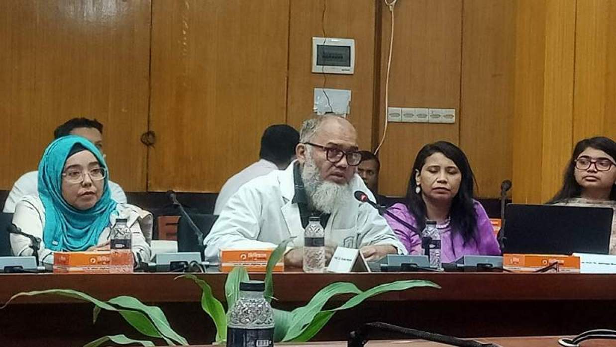 হামের প্রকোপ ভবিষ্যতে বড় ক্ষতির ইঙ্গিত দিচ্ছে: অধ্যাপক সাইফ মুন্সী