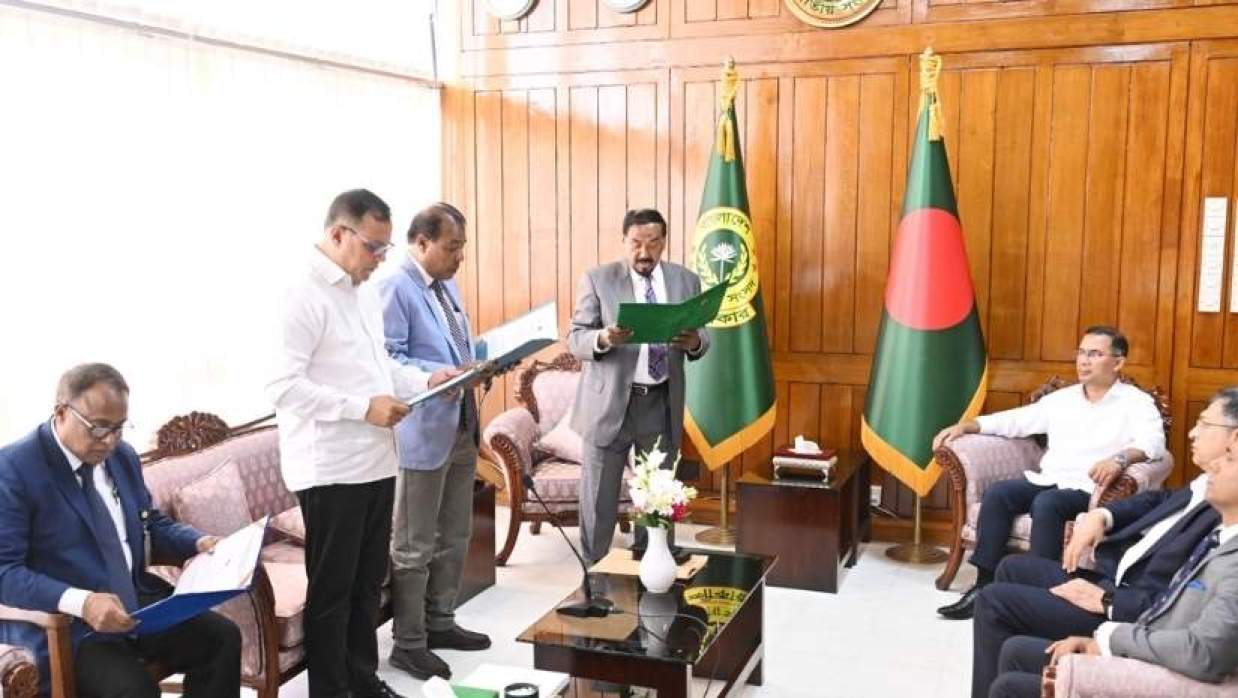 শপথ নিলেন নবনির্বাচিত দুই এমপি