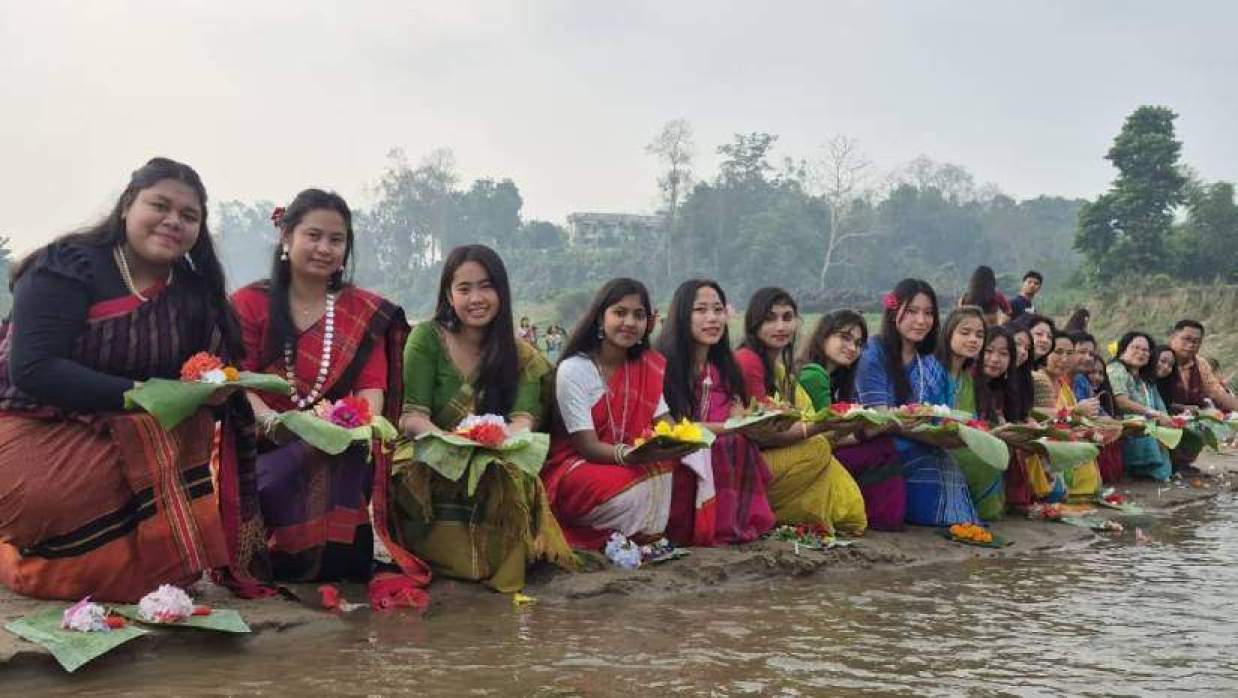 বৈসাবির ছোঁয়ায় মুখর খাগড়াছড়ি, ফুল বিঝুতে রঙিন পাহাড়