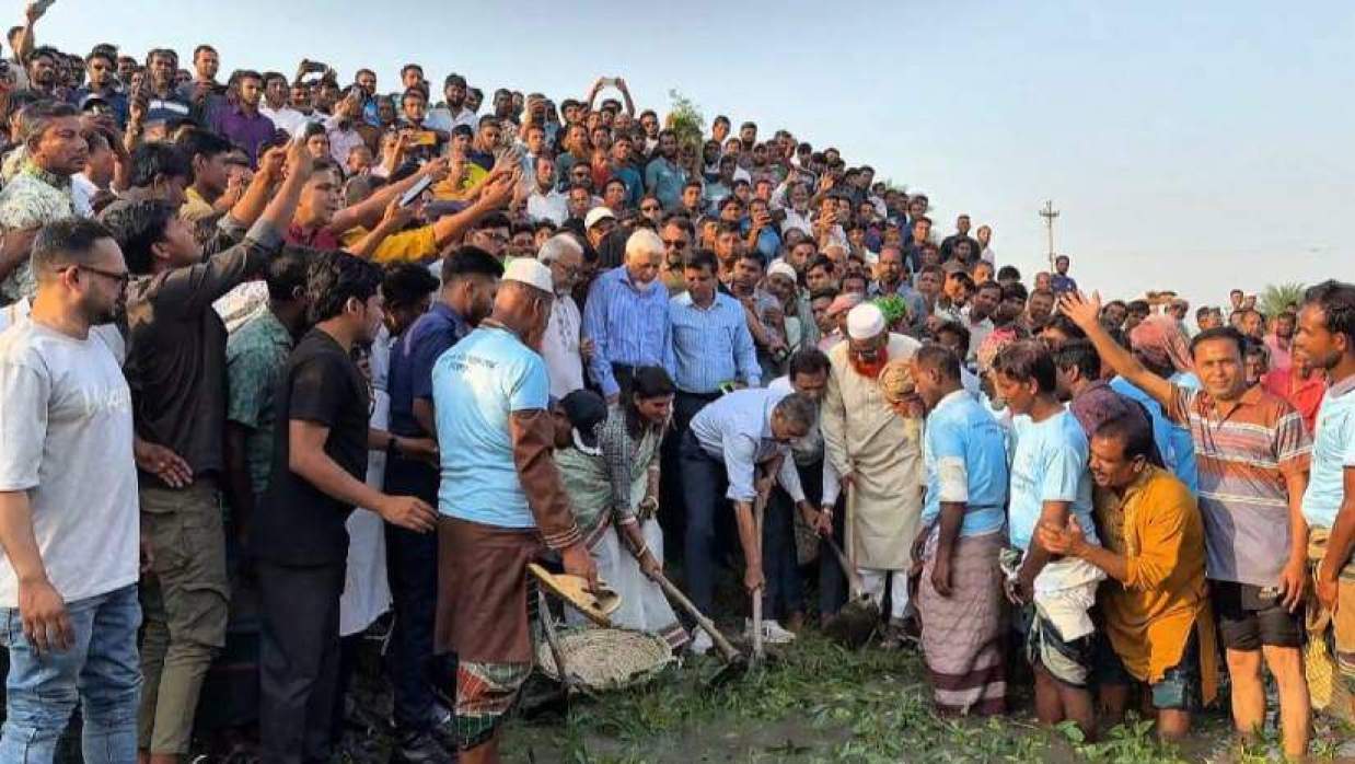 মেহেরপুরে জিয়া খালের পুনঃখনন কাজের উদ্বোধন