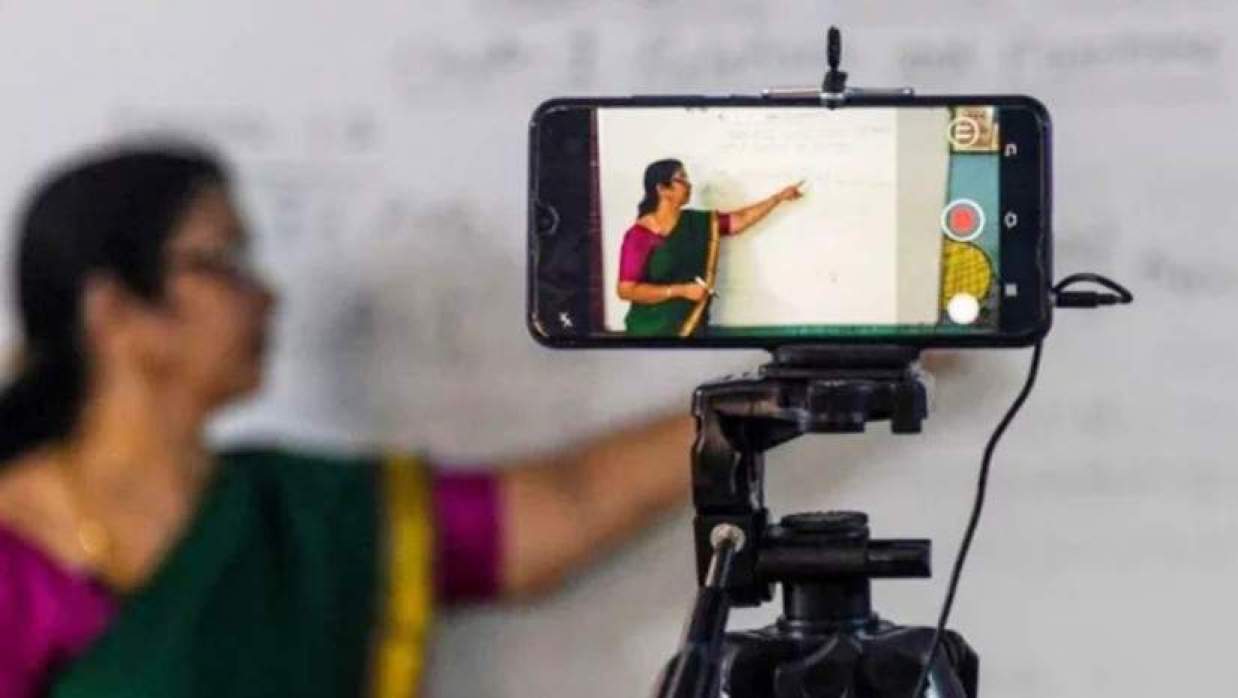 ভিকারুননিসায় তিনদিন অফলাইন, তিনদিন অনলাইন ক্লাস শুরু