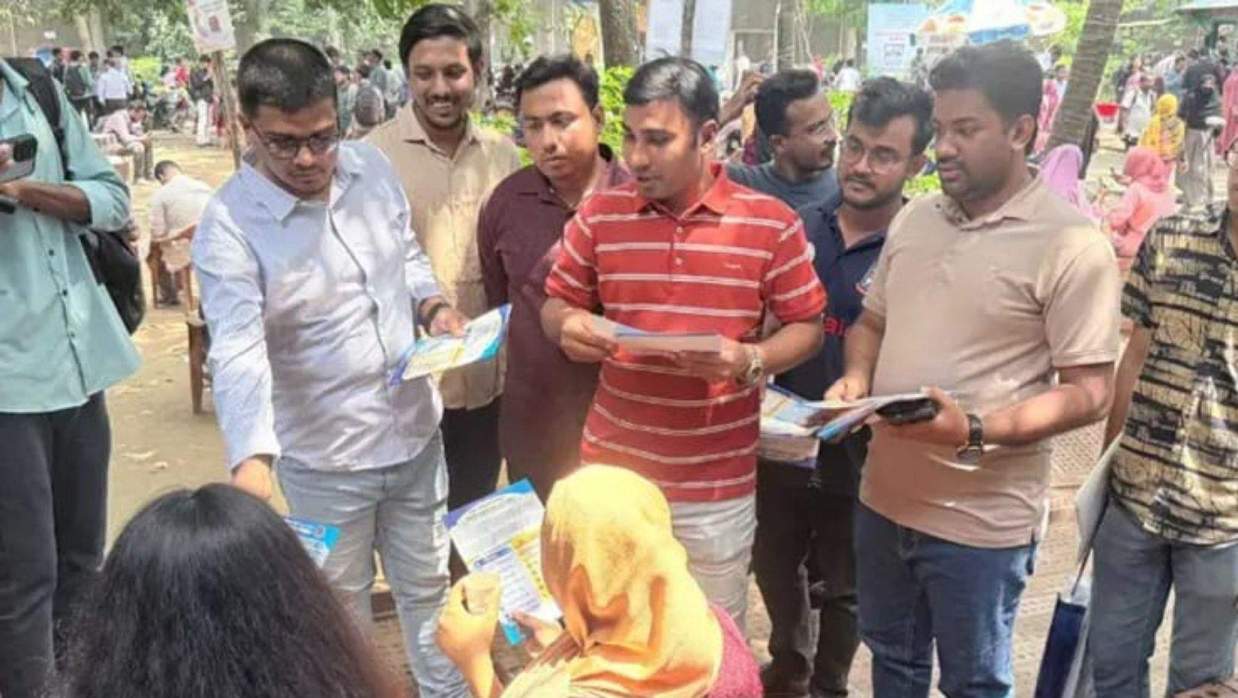 ক্যাম্পেইন ও লিফলেট বিতরণ কর্মসূচি আয়োজন করেছে ছাত্রদল কেন্দ্রীয় সংসদ
