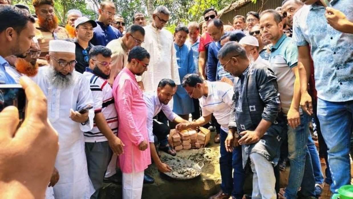 ফেনীর শহীদ হারুনের পরিবারকে বাড়ি উপহার দিলেন প্রধানমন্ত্রী