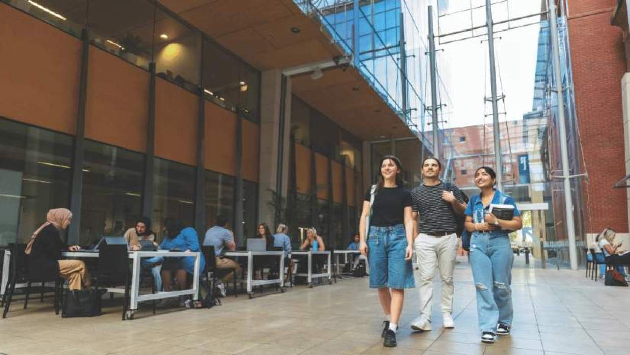 অস্ট্রেলিয়ায় স্কলারশিপে স্নাতক-স্নাতকোত্তরে পড়তে চাইলে আবেদন করুন দ্রুতই