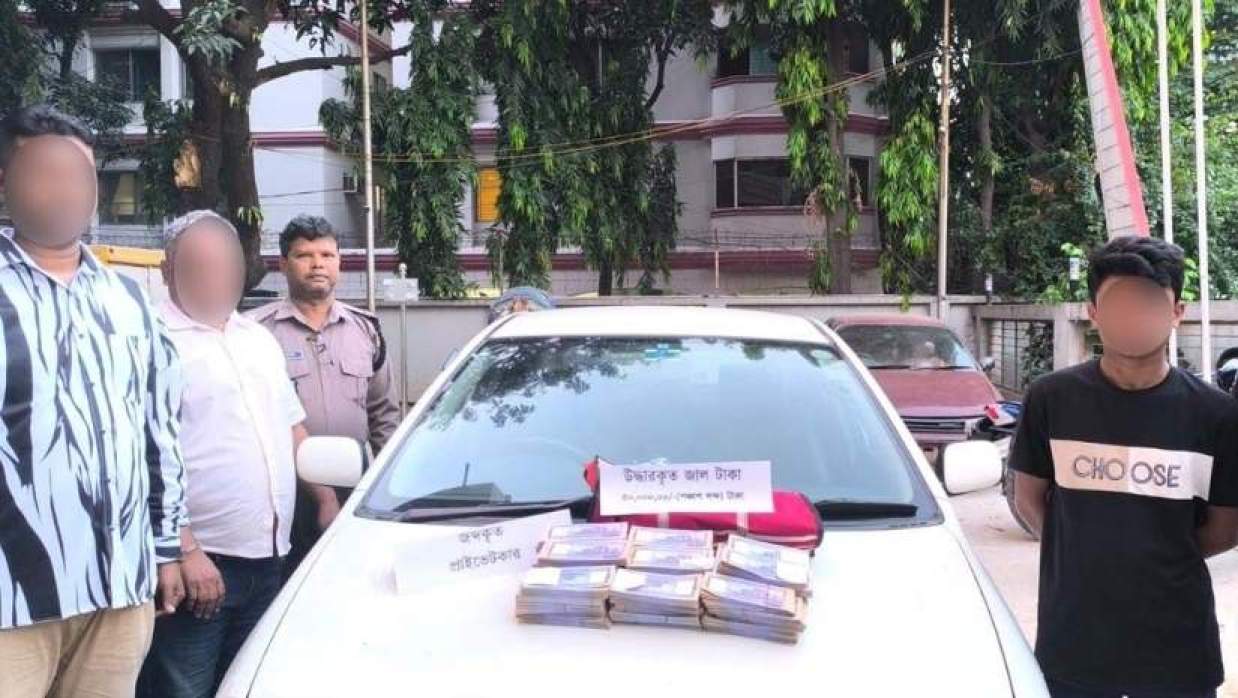 রাজধানীতে ৫০ লাখ টাকার জাল নোটসহ ৩ কারবারি গ্রেফতার