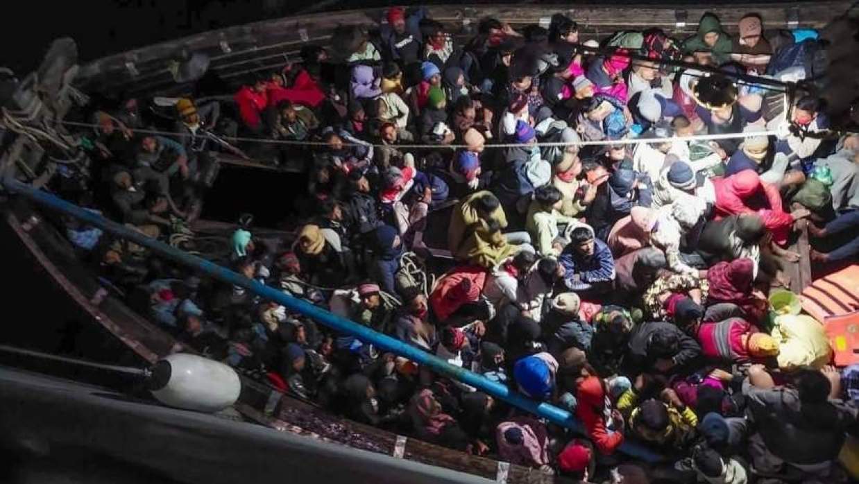 মালয়েশিয়া যাওয়ার পথে ট্রলারডুবি: দুই শতাধিক যাত্রী নিখোঁজ, রোহিঙ্গাসহ উদ্ধার ৯ বাংলাদেশি