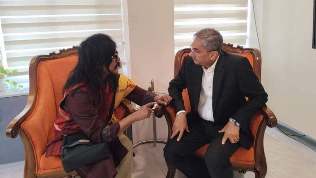 পানিসম্পদ মন্ত্রী শহীদউদ্দীন চৌধুরী এ্যানির সঙ্গে মাসুদ অরুন