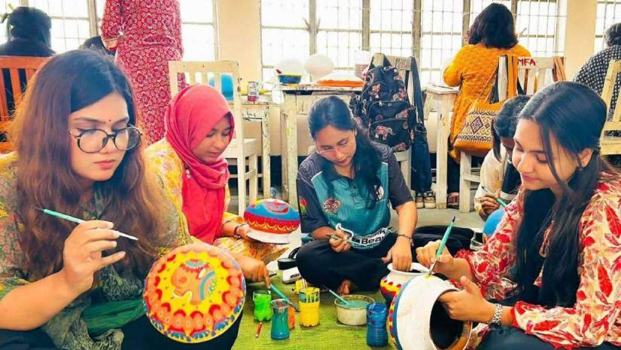 নববর্ষ বরণে প্রস্তুত রাজশাহী বিশ্ববিদ্যালয়