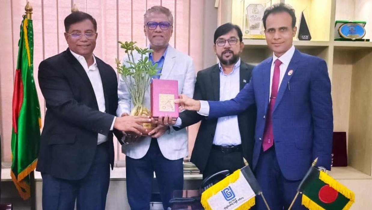 ইউজিসি চেয়ারম্যানের সঙ্গে ইউএসইটি বিওটি চেয়ারম্যানের সৌজন্য সাক্ষাৎ