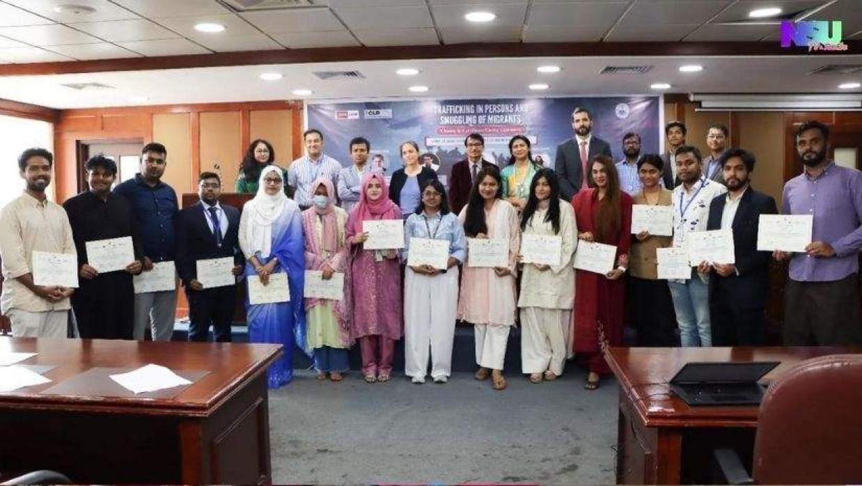 সনদ বিতরণের পরে গ্রুপ ছবি 