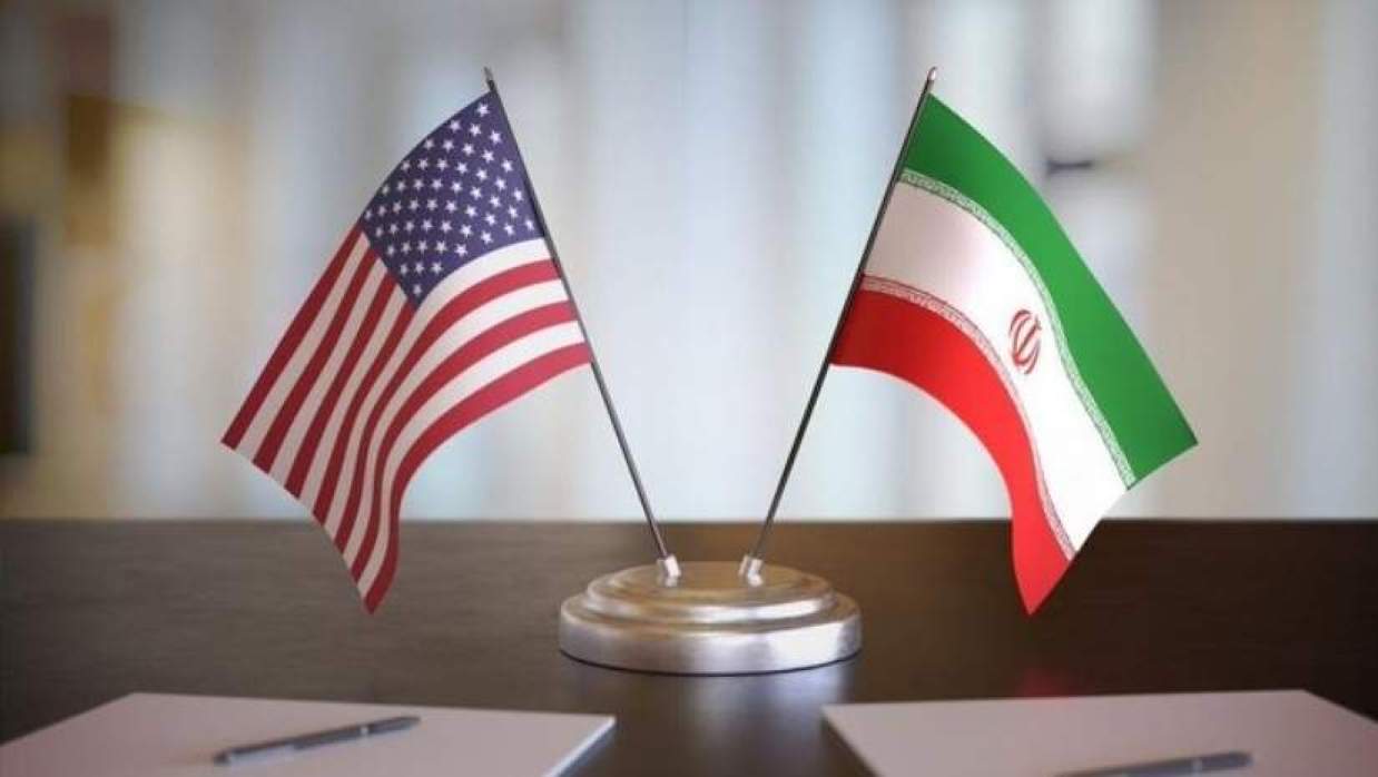 ইরান ও যুক্তরাষ্ট্রের পতাকা