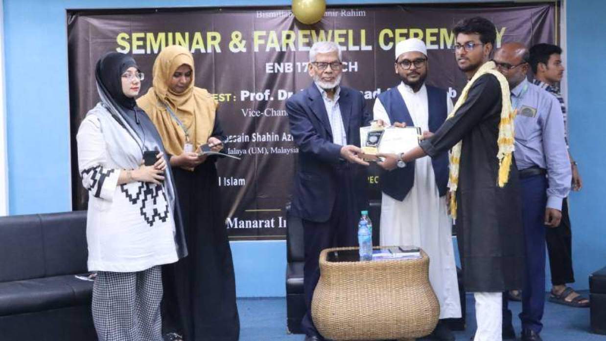 অনুষ্ঠানে বিশ্ববিদ্যালয়ের ট্রেজারার মো. মনিরুল ইসলাম এতে প্রধান অতিথি হিসেবে উপস্থিত ছিলেন