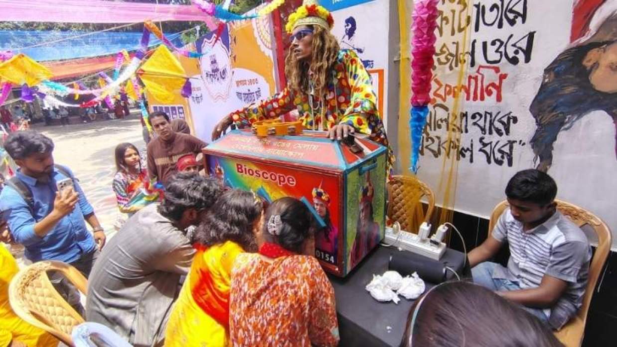 পহেলা বৈশাখে ডাকসুর বায়োস্কোপ প্রদর্শনীতে জুলাই বিপ্লবের ছবি