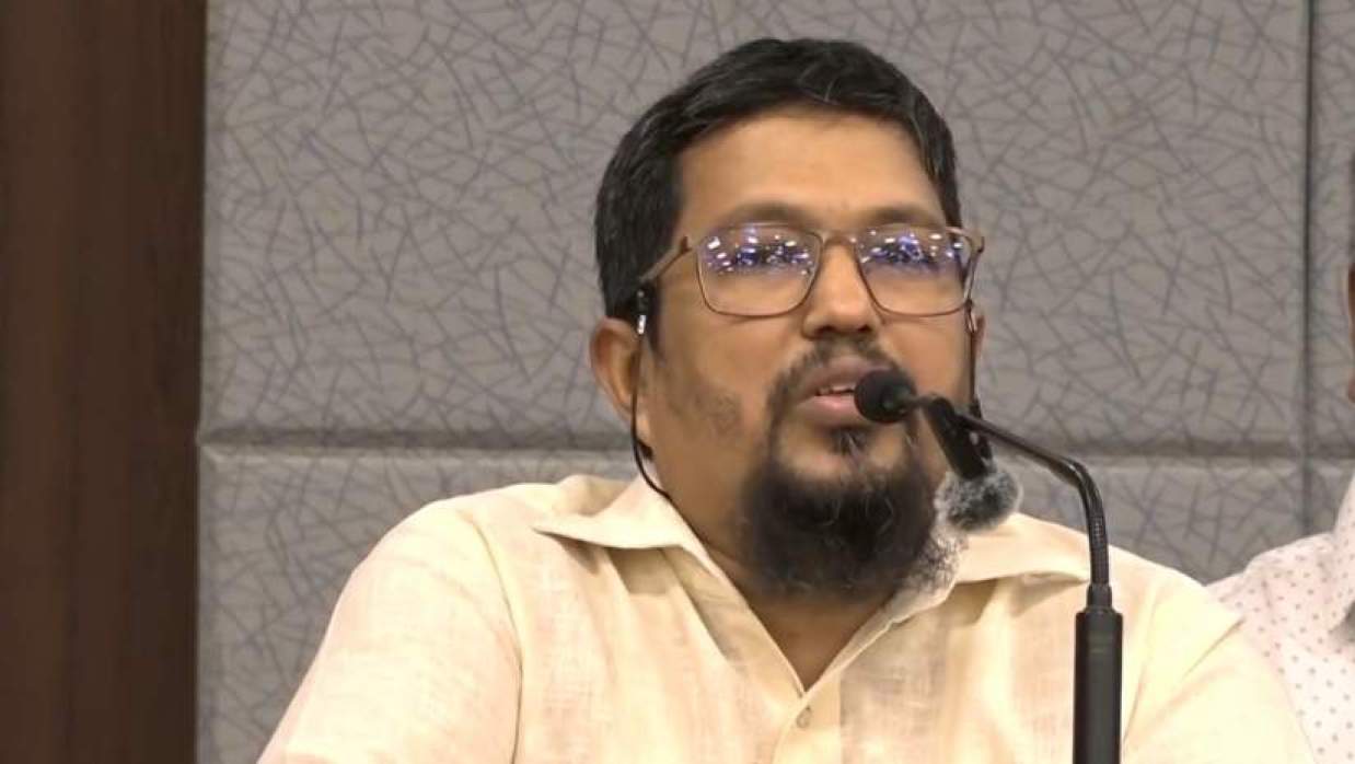 যে বক্তব্যের পর সাধারণ হাসপাতালে পাঠানো হল ঢামেক সহযোগী অধ্যাপককে 