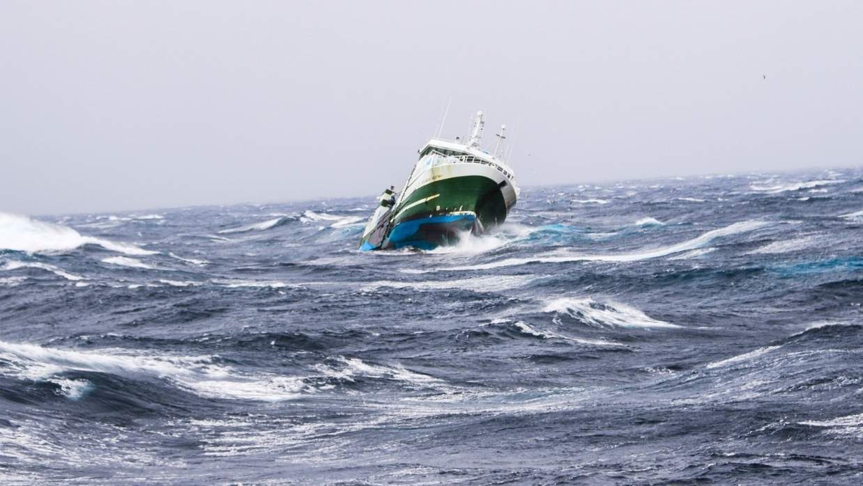 সাগরে ট্রলারডুবি