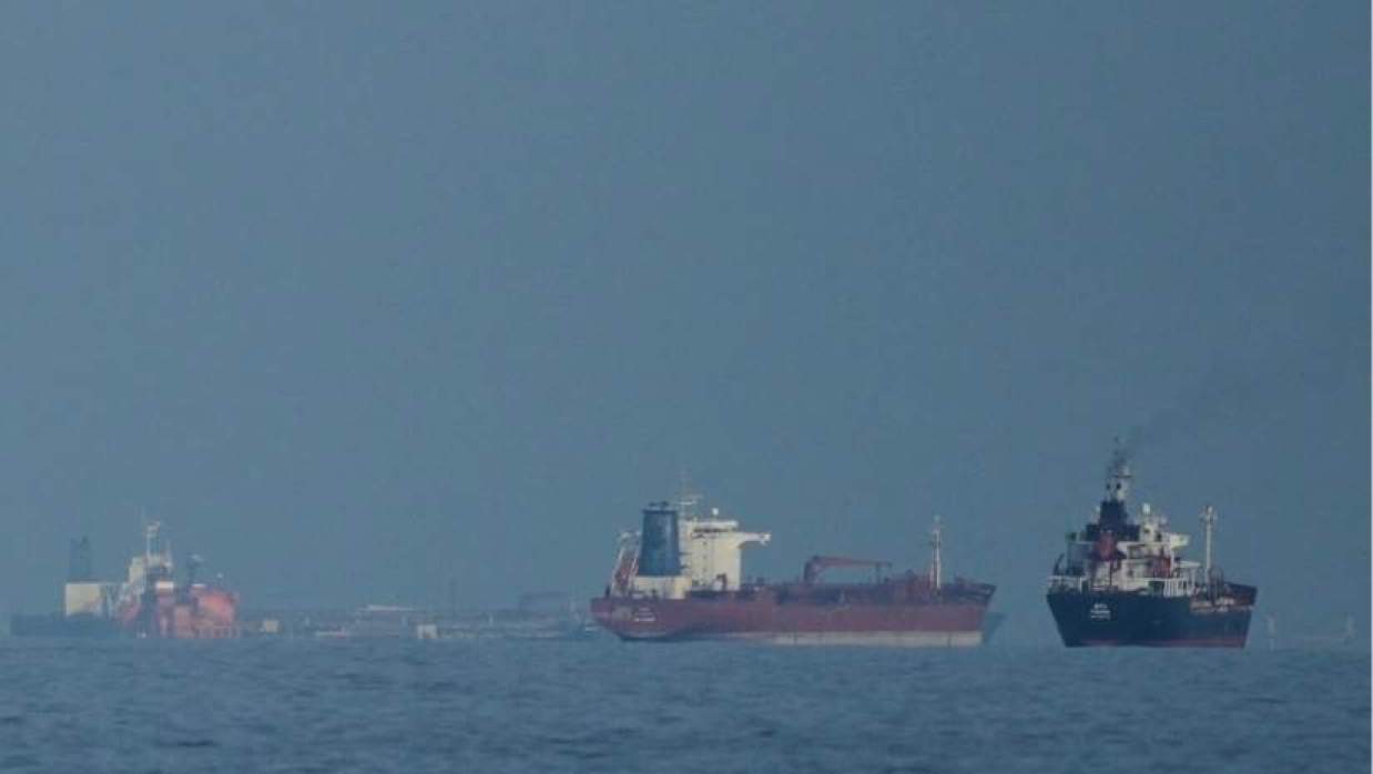 হরমুজ প্রণালিতে তেলবাহি ৮ ট্যাঙ্কারের গতিপথ পরিবর্তনের দাবি