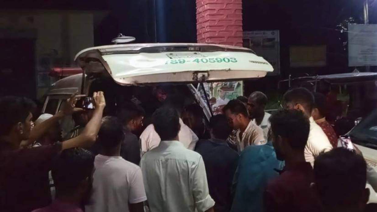 বরগুনায় ট্রাকচাপায় প্রাণ গেল দুজনের, আহত ৩