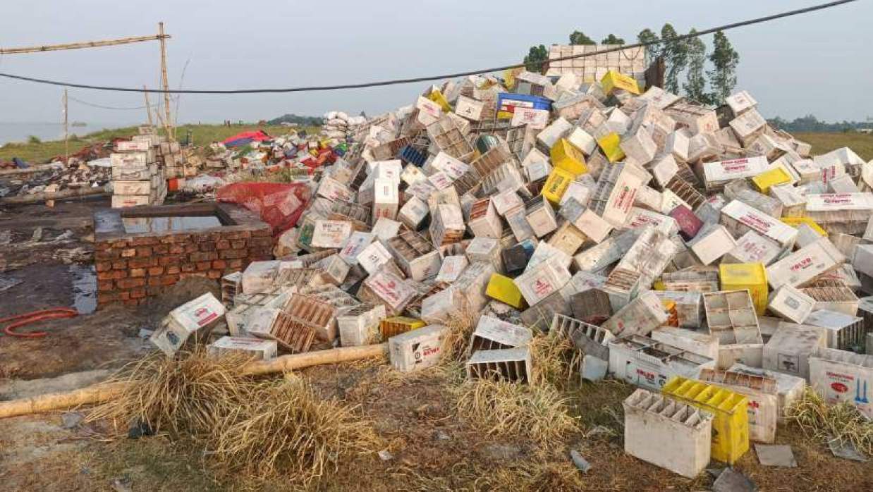 অবৈধ সিসা তৈরি কারখানায় অভিযান, চুল্লি ধ্বংস