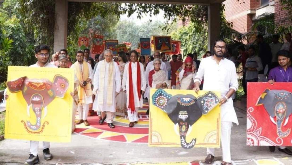 উৎসবমুখর পরিবেশে ইস্ট ওয়েস্ট ইউনিভার্সিটিতে পহেলা বৈশাখ উদযাপন