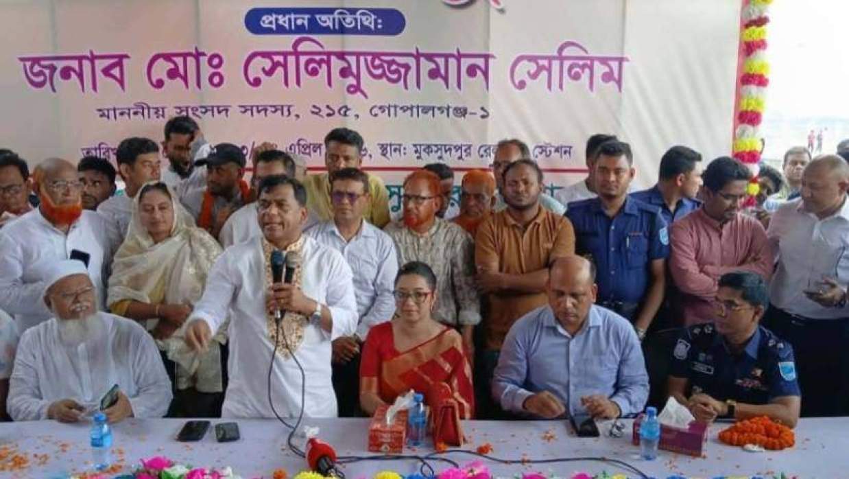 গোপালগঞ্জে আন্তঃনগর ট্রেনের যাত্রাবিরতি উদ্বোধন