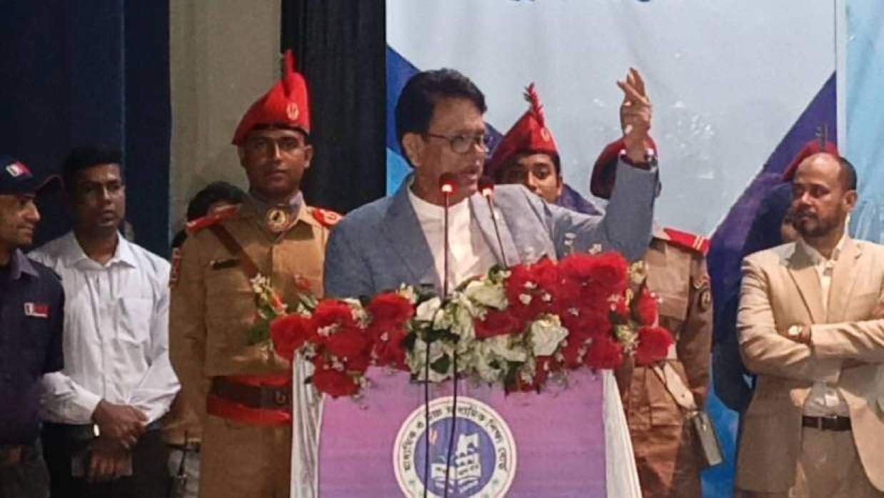 মতবিনিময় সভায় বক্তব্য দিচ্ছেন শিক্ষামন্ত্রী ড. আ ন ম এহছানুল হক মিলন