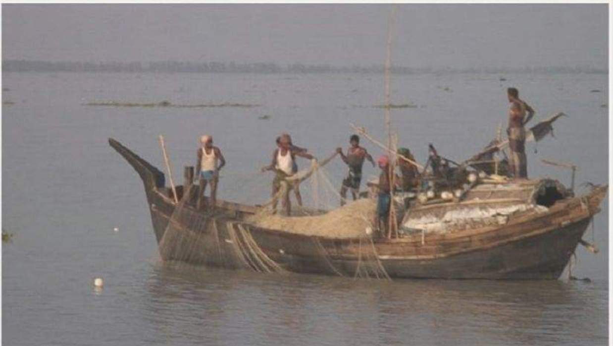 ৫৮ দিনের নিষেধাজ্ঞা, লক্ষাধিক জেলের জীবন সংকটে