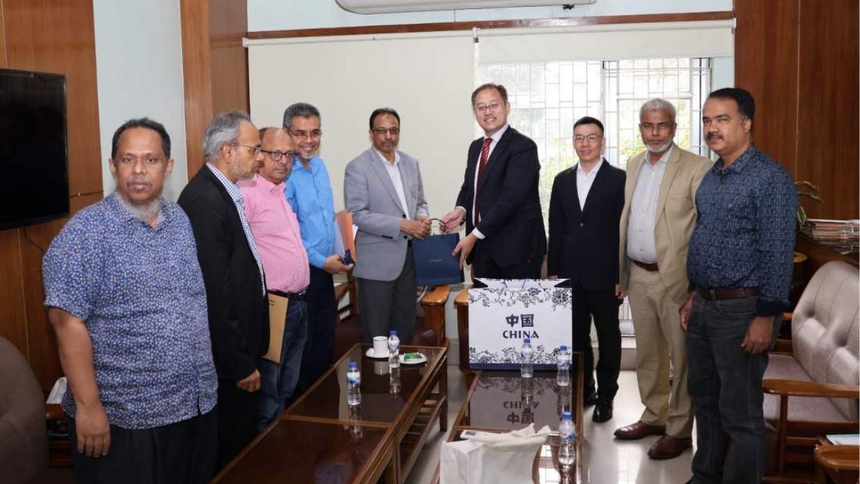বিএমইউ উপাচার্যের সঙ্গে সৌজন্য সাক্ষাৎকালে চীনা প্রতিনিধিদল