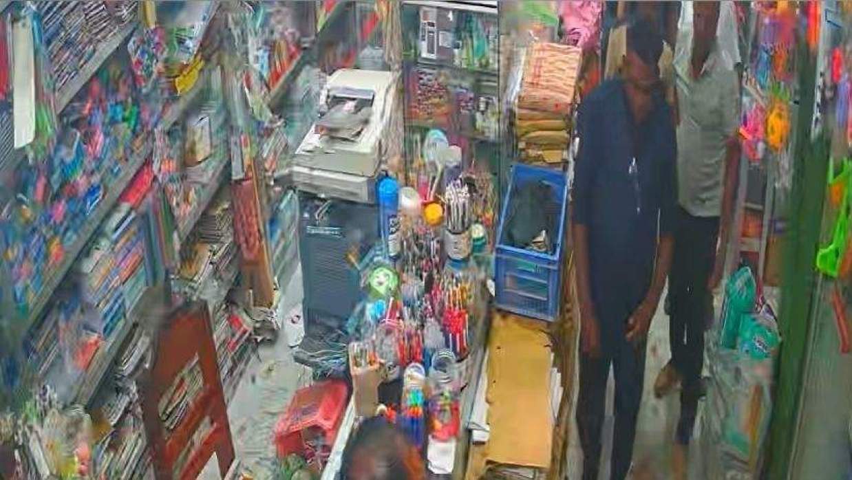 রাবি শিক্ষার্থীর বাবাকে মারধরের অভিযোগ স্থানীয় বিএনপি নেতা-কর্মীদের বিরুদ্ধে 