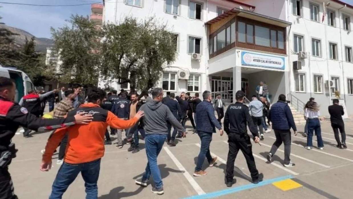 স্কুলে শিক্ষার্থীর গুলি