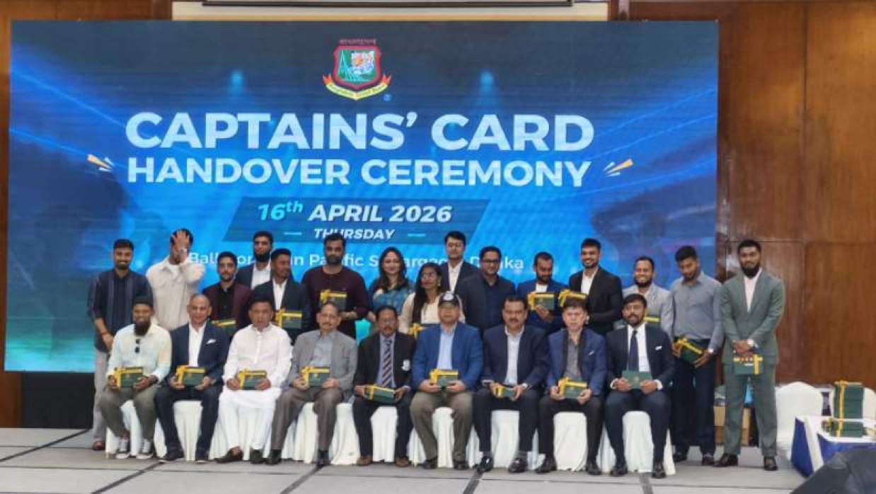 এক ছাদের নিচে বর্তমান ও সাবেক অধিনায়কেরা