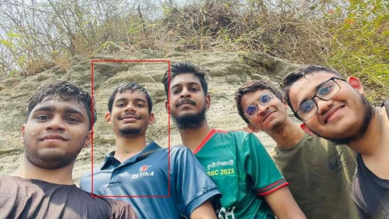 চলতি মাসেই ক্লাস শুরুর কথা ছিল সায়েমের, বৃহস্পতিবার নদীতে নেমে মারা গেছেন (লাল চিহ্নিত)