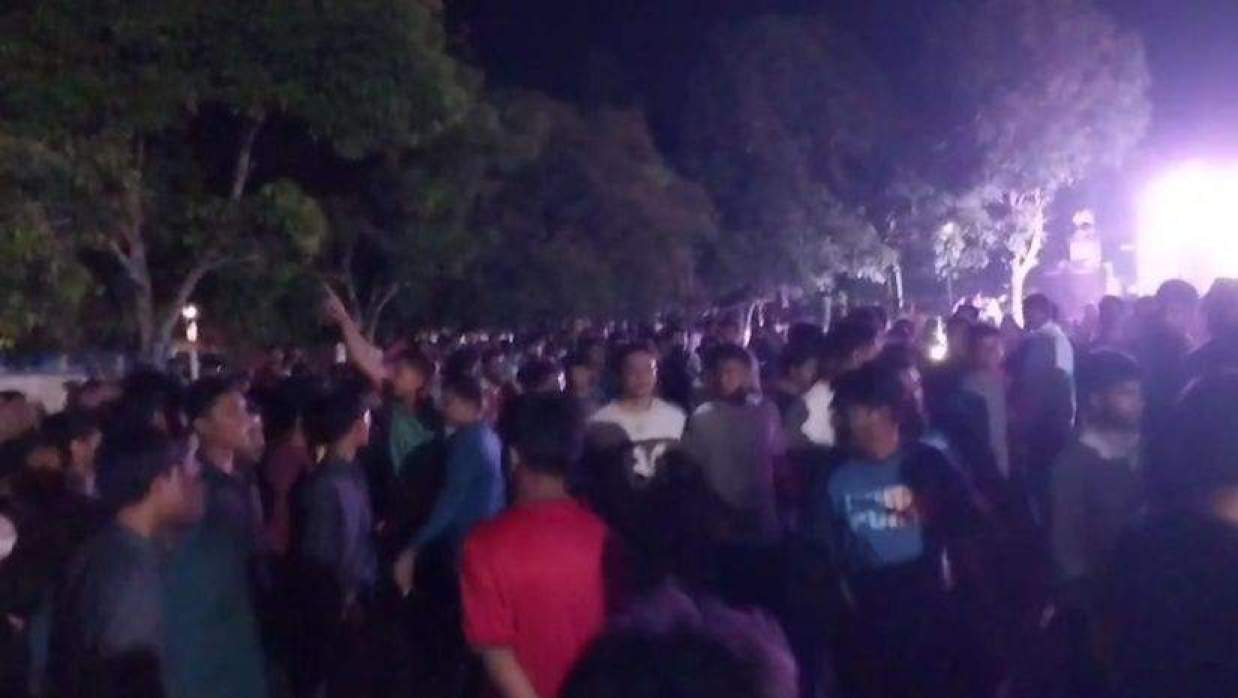 বাকৃবিতে শিক্ষার্থীদের হাতাহাতি, মাঝপথেই পণ্ড সাংস্কৃতিক সন্ধ্যা