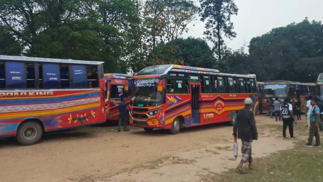 জাবি শিক্ষার্থীকে ধাক্কার অভিযোগে রাজধানী পরিবহনের ৯ বাস আটক