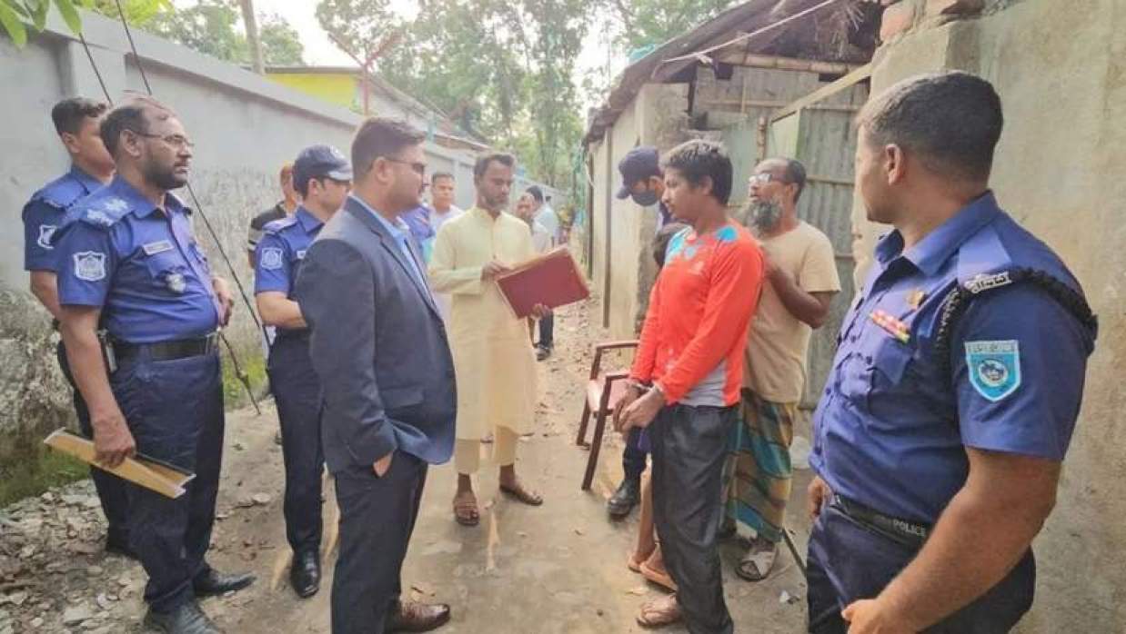 কলেজছাত্রীকে টাকার বিনিময়ে ঘুরতে যাওয়ার প্রস্তাব দেওয়া যুবককে কারাদণ্ড দিয়েছেন ভ্রাম্যমাণ আদালত 